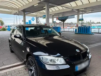 Gebraucht BMW 318 Basis 122 PS (89 kW) 2006 Schwarz Limousine