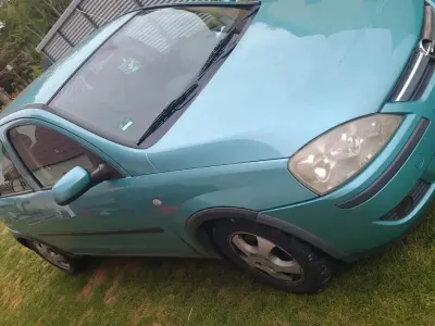 Usata Opel Corsa 75 CV (55 kW) 2004 Verde Utilitaria
