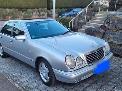 Gebraucht Mercedes E280 Avantgarde 193 PS (141 kW) 1996 Silber Limousine