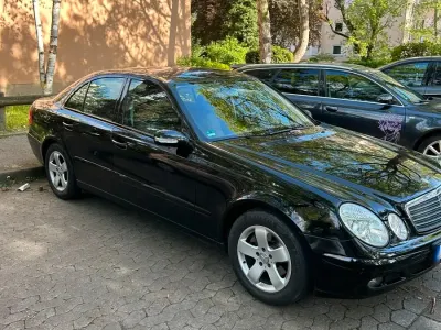 Gebraucht Mercedes E200 122 PS (89 kW) 2006 Schwarz Limousine