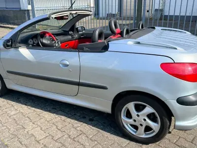 Gebraucht Peugeot 206 CC Platinum 109 PS (80 kW) 2002 Silber Cabrio