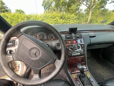 Mercedes E200
