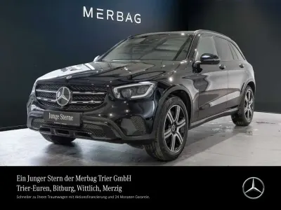 Używany Mercedes GLC300e Night 320 KM (235 kW) 2021 Czarny SUV