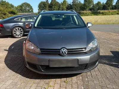 Gebraucht VW Golf VI 105 PS (77 kW) 2010 Grau Kleinwagen