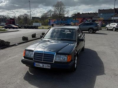Second-hand Mercedes E260 165 CP (121 kW) 1992 Albastru Berlinǎ
