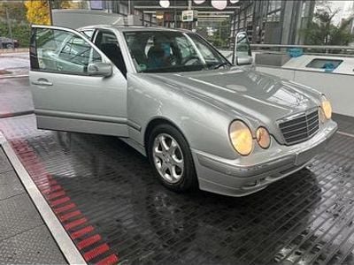 Mercedes E320