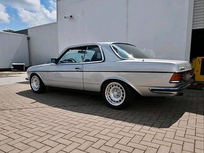 Usata Mercedes 230 136 CV (100 kW) 1985 Argento Coupé
