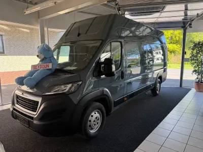Gebraucht Peugeot Boxer 165 PS (121 kW) 2023 Grau Van