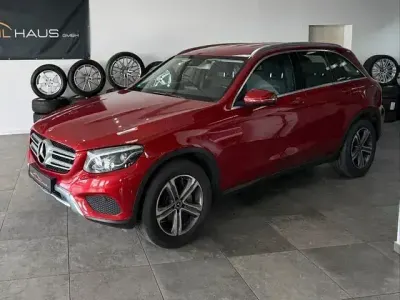 Gebraucht Mercedes GLC250 204 PS (150 kW) 2018 Sonderlackierung hyazinthrot SUV