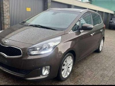 Braun Gebraucht 2016 Kia Carens DREAM-TEAM Edition Van / Kleinbus | 12.000 € (Etwas zu teuer)
