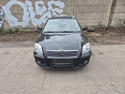 Second-hand Toyota Avensis Executive 147 CP (108 kW) 2002 Negru Break