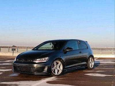 Grau Gebraucht 2016 VW Golf VII GTI Kleinwagen | 16.500 € (Etwas zu teuer)