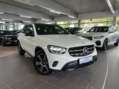Gebraucht Mercedes GLC220 Night 194 PS (142 kW) 2022 Weiß SUV