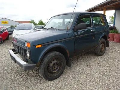 Gebraucht Lada niva 83 PS (61 kW) 2011 Other SUV