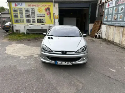 Gebraucht Peugeot 206 CC Quiksilver 109 PS (80 kW) 2004 Silber Cabrio
