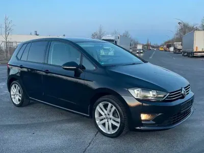 Second-hand VW Golf VII Trendline 110 CP (80 kW) 2015 Negru Berlinǎ
