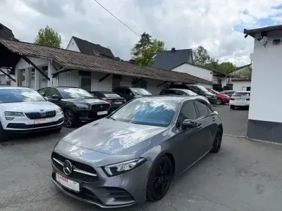 Gebraucht Mercedes A200 AMG line 163 PS (119 kW) 2018 Mountaingrau Limousine