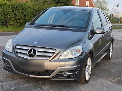 Usata Mercedes B200 140 CV (102 kW) 2010 Grigio Monovolume