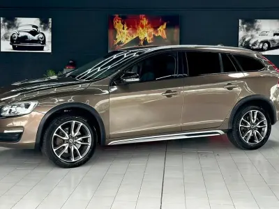 Gebraucht Volvo V60 CC Pro 150 PS (110 kW) 2018 Braun Kombi
