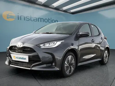 Neu Toyota Yaris 116 PS (85 kW) 2025 Grau Kleinwagen