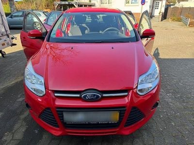 Gebraucht Ford Focus 100 PS (73 kW) 2013 Rot Kleinwagen