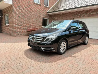 Gebraucht Mercedes B180 122 PS (89 kW) 2013 Schwarz Kleinwagen