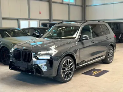 Neu BMW X7 Exclusive 352 PS (258 kW) 2026 Grau SUV