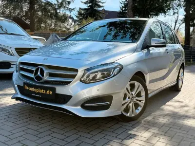 Używany Mercedes B200 Style 156 KM (114 kW) 2018 Srebrny Minivan