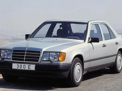 Grau Gebraucht 2000 Mercedes 200 Limousine | 1.500 €