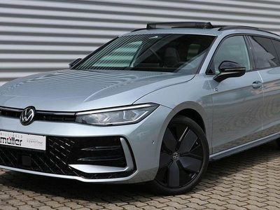 Gebraucht VW Passat R-line 150 PS (110 kW) 2024 Oyster silver metallic Kombi