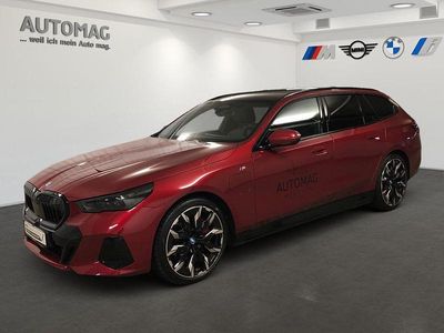 Gebraucht BMW 550e Performance 489 PS (359 kW) 2025 Dragon fire rot Kombi