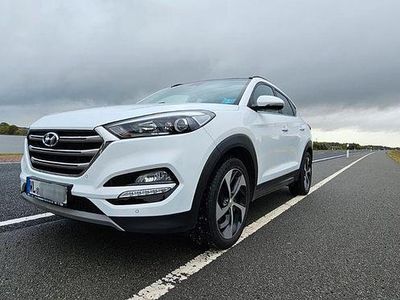 Usado Hyundai Tucson Turbo 177 HP (130 kW) 2017 Branco SUV