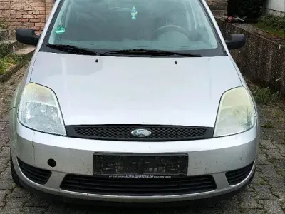 Gebraucht Ford Fiesta 70 PS (51 kW) 2004 Silber Kleinwagen