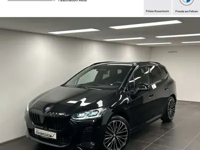 Gebraucht BMW 230e Active Tourer M Sport 326 PS (239 kW) 2025 Saphirschwarz Van / Kleinbus