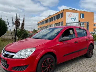 Gebraucht Opel Astra Selection 90 PS (66 kW) 2009 Rot Limousine