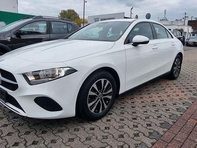 Gebraucht Mercedes A180 136 PS (100 kW) 2023 Polarweiss Limousine