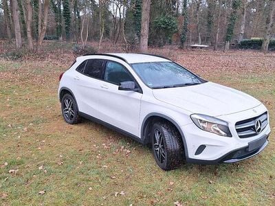 Usata Mercedes GLA200 136 CV (100 kW) 2017 Bianco SUV