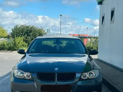 Gebraucht BMW 318 129 PS (94 kW) 2006 Grau Limousine