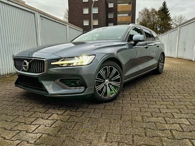 gebraucht Volvo V60 T5 Pano;HUD;360;Massage;Sound B&W;8x Bereifung; uvm