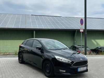 Gebraucht Ford Focus 101 PS (74 kW) 2016 Schwarz Limousine