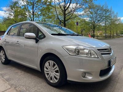 Usata Toyota Auris 99 CV (72 kW) 2011 Grigio Utilitaria