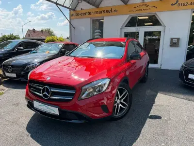 Gebraucht Mercedes GLA180 Urban 122 PS (89 kW) 2016 Jupiterrot uni SUV