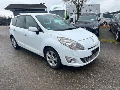 Weiß Gebraucht 2010 Renault Scénic III Dynamique Van / Kleinbus | 3.999 € (Fairer Preis)