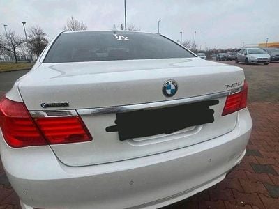 Gebraucht BMW 740L 330 PS (242 kW) 2010 Weiß Limousine