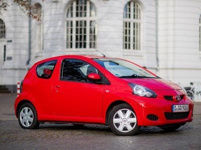 Gebraucht Toyota Aygo Cool 68 PS (50 kW) 2011 Rot Kleinwagen
