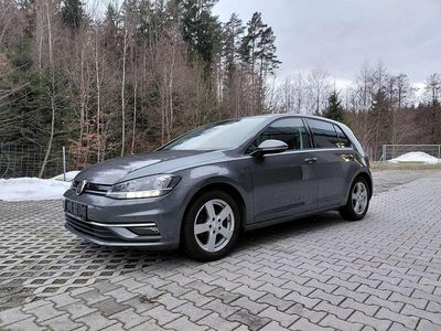 Gebraucht VW Golf VII Join 131 PS (96 kW) 2018 Grau Limousine