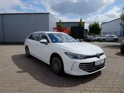 Gebraucht VW Passat Elegance 150 PS (110 kW) 2024 Weiß Kombi