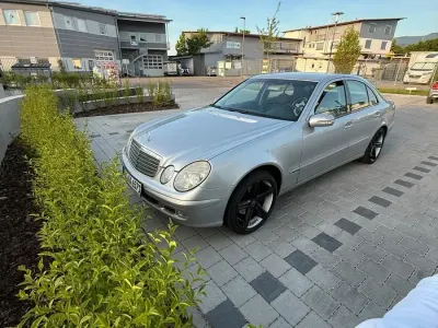 Używany Mercedes E220 150 KM (110 kW) 2004 Srebrny Sedan/Limuzyna