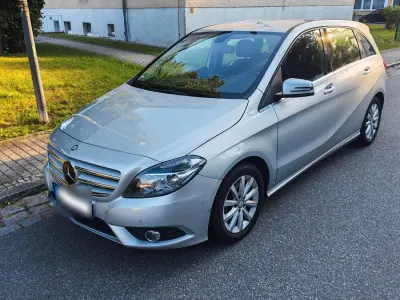 Gebraucht Mercedes B180 122 PS (89 kW) 2014 Silber Kleinwagen