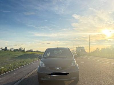 Second-hand Toyota Aygo 68 CP (50 kW) 2007 Gri Hatchback